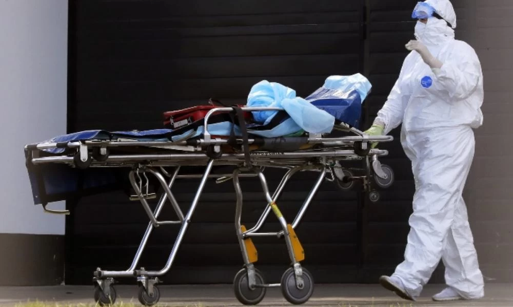 Οι εκτιμήσεις λένε ότι 2.877.727 Ρώσοι νόσησαν από τoν covid-19